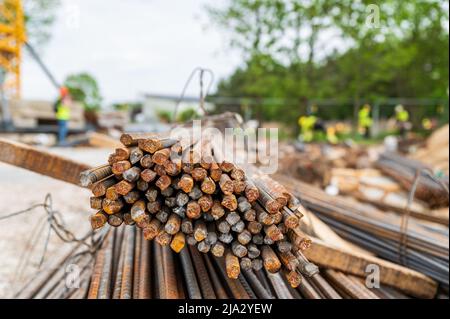 Verstärkung Der Gerippten Stahlstäbe. Die Verstärkung der gerippten Stahlstange ist ein integraler Bestandteil der Betonkonstruktionen. Die Bar wird Fundamente stärken, Decke Stockfoto