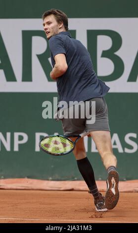 Paris, Frankreich - 26/05/2022, Alexander Bublik von Kasachstan während des Tages 5 der French Open 2022, Roland-Garros 2022, zweites Grand Slam Tennisturnier der Saison am 26. Mai 2022 im Roland-Garros-Stadion in Paris, Frankreich - Foto: Jean Catuffe/DPPI/LiveMedia Stockfoto