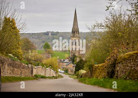 Edensor malerisches Dorf in Derbyshire, England ein Großteil des Dorfes befindet sich im Privatbesitz der Herzöge von Devonshire, der Familie Cavendish Stockfoto