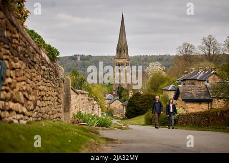 Edensor malerisches Dorf in Derbyshire, England ein Großteil des Dorfes befindet sich im Privatbesitz der Herzöge von Devonshire, der Familie Cavendish Stockfoto