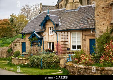 Edensor ist ein malerisches Dorf in Derbyshire, England ein Großteil des Dorfes befindet sich im Privatbesitz der Herzöge von Devonshire, der Familie Cavendish Stockfoto