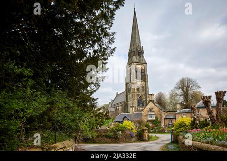 Edensor malerisches Dorf in Derbyshire, England ein Großteil des Dorfes befindet sich im Privatbesitz der Herzöge von Devonshire, der Familie Cavendish Stockfoto