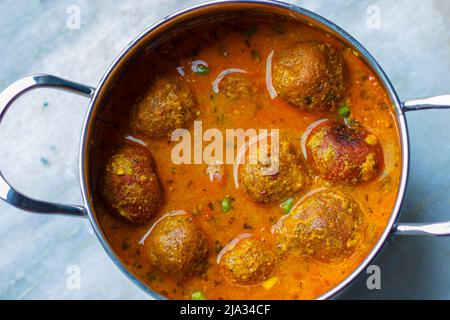 Das berühmte indische, aus roher Banane hergestellte, „Banana Kofta“-Urcute ist bereit zum Servieren Stockfoto