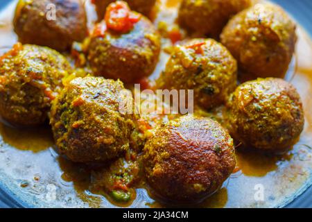 Das berühmte indische, aus roher Banane hergestellte, „Banana Kofta“-Urcute ist bereit zum Servieren Stockfoto