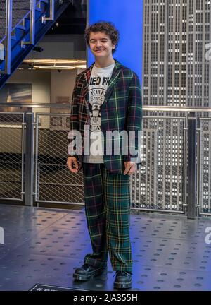 New York, NY - 26. Mai 2022: Gaten Matarazzo von Stranger Things nimmt an der feierlichen Beleuchtung des Empire State Building im Vorfeld der Weltpremiere der Saison 4 Teil Stockfoto