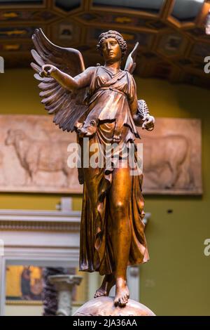 Nike Goddess of Victory Statue auf der antiken Skulptur des Victoria Monument. Stockfoto