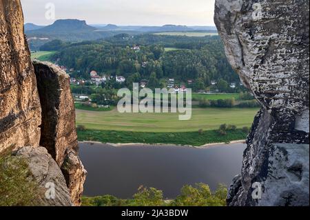 Landschaftlich reizvolle Luftaufnahme auf der Elbe, Deutschland Stockfoto