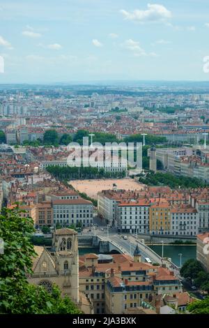 Panoramablick auf den großen Platz Bellevue, im Zentrum von Lyon Stockfoto