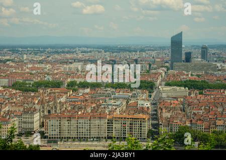 Lyon, Frankreich - 10. Mai 2022 : Panoramablick auf die schöne Stadt Lyon Stockfoto
