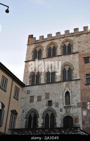 Prato, Toskana. Palazzo Pretorio. Der Palazzo Pretorio ist das antike Stadtgebäude von Prato, das sich an der Piazza del Comune befindet Stockfoto