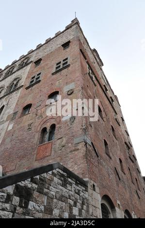 Prato, Toskana. Palazzo Pretorio. Der Palazzo Pretorio ist das antike Stadtgebäude von Prato, das sich an der Piazza del Comune befindet Stockfoto