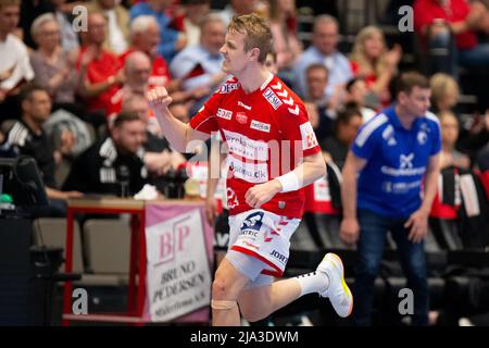 Aalborg, Dänemark. 25., Mai 2022. Buster Juul (23) von Aalborg Handball im dänischen HTH Herreliga-Spiel zwischen Aalborg Handball und Bjerringbro-Silkeborg Handball in der Jutlander Bank Arena in Aalborg. (Foto: Gonzales Photo - Balazs Popal). Stockfoto