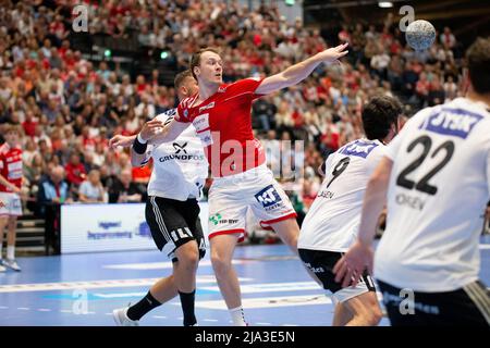 Aalborg, Dänemark. 25., Mai 2022. Felix Claar (7) von Aalborg Handball beim dänischen HTH Herreliga-Spiel zwischen Aalborg Handball und Bjerringbro-Silkeborg Handball in der Jutlander Bank Arena in Aalborg. (Foto: Gonzales Photo - Balazs Popal). Stockfoto