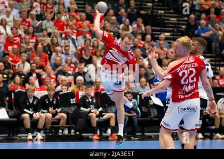 Aalborg, Dänemark. 25., Mai 2022. Felix Claar (7) von Aalborg Handball beim dänischen HTH Herreliga-Spiel zwischen Aalborg Handball und Bjerringbro-Silkeborg Handball in der Jutlander Bank Arena in Aalborg. (Foto: Gonzales Photo - Balazs Popal). Stockfoto