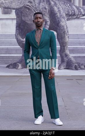 Mamoudou Athie nimmt an einer Fotozelle für Jurassic World Dominion am Trafalgar Square, London, Teil. Bilddatum: Freitag, 27. Mai 2022. Stockfoto