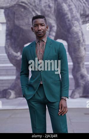 Mamoudou Athie nimmt an einer Fotozelle für Jurassic World Dominion am Trafalgar Square, London, Teil. Bilddatum: Freitag, 27. Mai 2022. Stockfoto