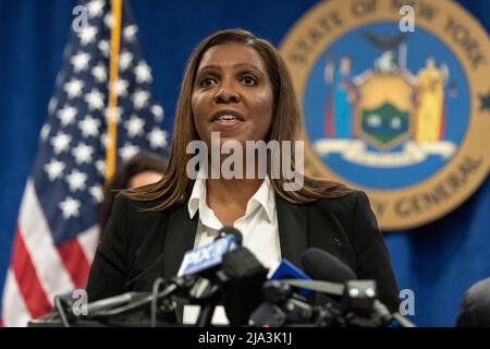 New York, NY - 26. Mai 2022: Generalanwältin Letitia James spricht während einer gemeinsamen Ankündigung mit Bürgermeister Eric Adams im Büro der AG New York Stockfoto