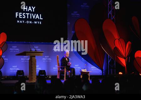 Hay-on-Wye, Wales, Großbritannien. 27.. Mai 2022. Dame Jacqueline Wilson spricht über ihr neues Buch für junge Erwachsene, Baby Love, beim Hay Festival 2022 Program for Schools in Wales. Quelle: Sam Hardwick/Alamy. Stockfoto