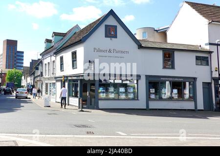 Ipswich, Suffolk, Großbritannien - 27. Mai 2022: Palmer and Partners Estate Agent, St Nichola Street. Stockfoto