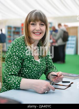 Yvette Fielding beim Hay Festival of Art and Literature 2022 in Powys, Wales. Das Festival läuft bis nächste Woche und zieht Autoren aus der ganzen Welt an, um an der Veranstaltung teilzunehmen. Stockfoto