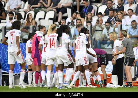 TURIN - (2r) Olympique Lyonnais-Trainerin Sonia Bompastor während des UEFA Women's Champions League Finales zwischen dem FC Barcelona und Olympique Lyon am 21. Mai 2022 im Juventus-Stadion in Turin, Italien. ANP | NIEDERLÄNDISCHE HÖHE | GERRIT AUS KÖLN Stockfoto