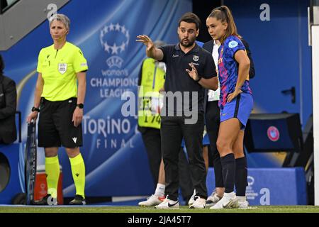 TURIN - (lr) FC Barcelona Trainer Jonatan Giraldez, Lieke Martens von Frauen des FC Barcelona während des UEFA Women's Champions League Finales zwischen dem FC Barcelona und Olympique Lyon am 21. Mai 2022 im Juventus-Stadion in Turin, Italien. ANP | NIEDERLÄNDISCHE HÖHE | GERRIT AUS KÖLN Stockfoto
