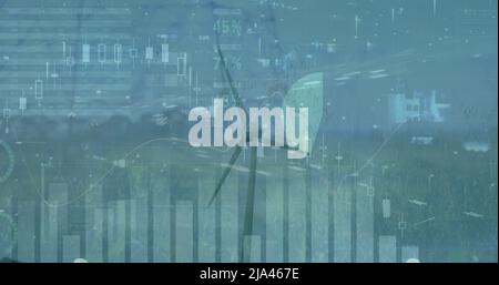 Bild der finanziellen Datenverarbeitung über der Windmühle Stockfoto