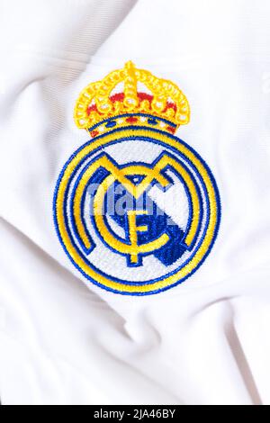 Schild auf dem weißen Trikot des Real Madrid Football Club. UEFA Champions League Finale Konzept am 28. Mai 2022, Meister, europa, Liga, spanien. Stockfoto