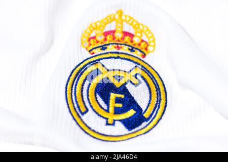 Schild auf dem weißen Trikot des Real Madrid Football Club. UEFA Champions League Finale Konzept am 28. Mai 2022, Meister, europa, Liga, spanien. Stockfoto