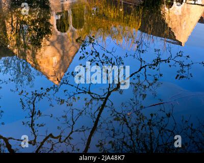 Reflexionen in Abbey Stream, Abingdon D3 Stockfoto