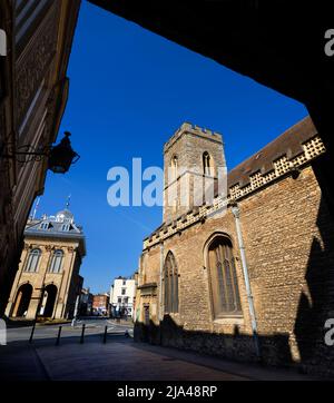 Meine Heimatstadt Abingdon behauptet, die älteste in England zu sein. Eines seiner ältesten und schönsten Gebäude, die County Hall - jetzt Abingdon Museum - w Stockfoto