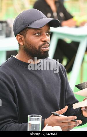 27.. Mai 2022, Hay-on-Wye, Wales Autorin, Femi Fadugba beim Hay Festival of Art and Literature 2022 in Powys, Wales. Das Festival läuft bis nächste Woche und zieht Autoren aus der ganzen Welt an, um an der Veranstaltung teilzunehmen. Stockfoto