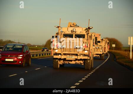 Militärstützpunktekonvoi für Rettungswagen, 335 medizinisches Evakuierungsregiment Stockfoto
