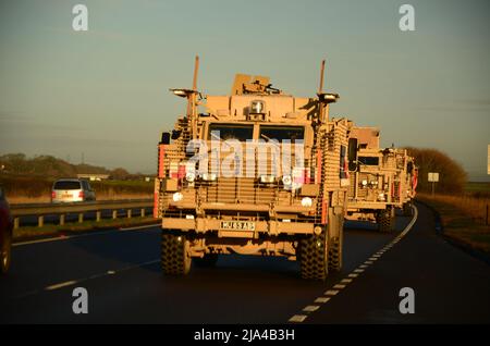 Militärstützpunktekonvoi für Rettungswagen, 335 medizinisches Evakuierungsregiment Stockfoto