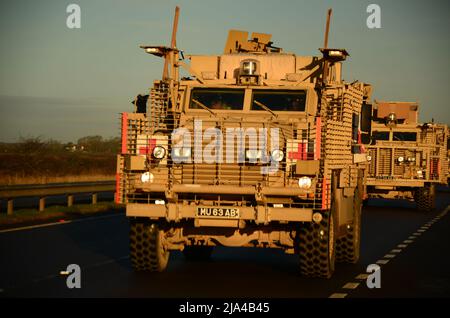 Militärstützpunktekonvoi für Rettungswagen, 335 medizinisches Evakuierungsregiment Stockfoto