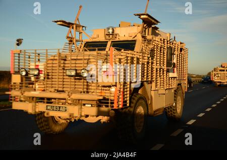 Militärstützpunktekonvoi für Rettungswagen, 335 medizinisches Evakuierungsregiment Stockfoto