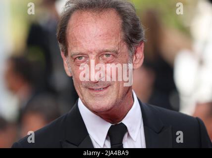 Cannes, Frankreich. 26.. Mai 2022. Vincent Lindon, französischer Schauspieler und Juryvorsitzender der Filmfestspiele von Cannes 75., kommt zur Vorführung des Films „Broker“ während der Ausgabe 75. der Filmfestspiele von Cannes am 26. Mai 2022 in Cannes, Südfrankreich. Kredit: Gao Jing/Xinhua/Alamy Live Nachrichten Stockfoto