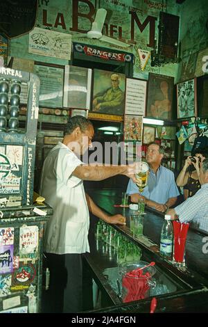Mojitos sind die Spezialität in der Bar La Bodeguita del Medio, der beliebtesten Bar in Havanna, Kuba, Karibik Stockfoto