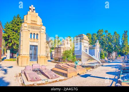 Der Memorial Cemetery ist einer der zentralen Friedhöfe mit herausragenden Grabstätten und Mausoleen in Mailand, Italien Stockfoto