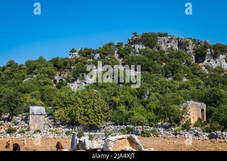 Istlada antike Ruinenstätte. Istlada war eine Stadt des alten Lykien und die Überreste einschließlich lykischer Gräber sind auf der Lykischen Weg Wanderroute in der Türkei gefunden. Stockfoto