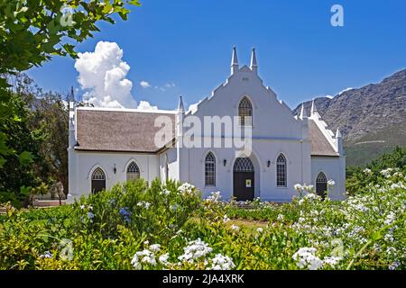Holländische reformierte Kirche im kapholländischen Stil in Franschhoek, Stellenbosch, Cape Winelands, Western Cape Province, Südafrika Stockfoto