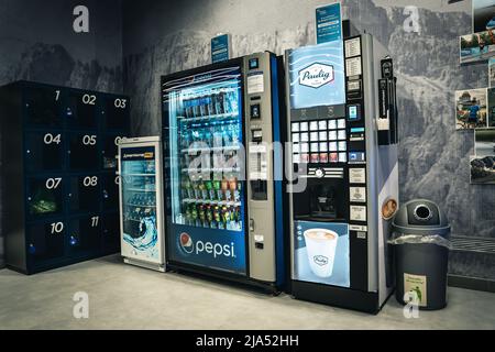 Sankt PETERSBURG, Russland - 21. Mai 2022: Verkaufsautomaten Stockfoto