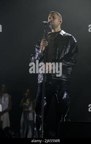 25. Mai 2022, Padua, Italien: Alessandro Mahmoud, professionell als Mahmood bekannt, ist ein italienischer Singer-Songwriter. Er stieg auf Prominenz nach dem Wettbewerb auf der sechsten Saison der italienischen Version des X Factor. Zweimal gewann er das Sanremo Music Festival, 2019 mit dem Lied ''Soldi'' und 2022 zusammen mit Blanco mit dem Lied ''Brividi''. Seine Sanremo-Siege erlaubten ihm, Italien beim Eurovision Song Contest in den jeweiligen Jahren zu vertreten und landete 2019 auf dem zweiten und 2022 auf dem sechsten Platz als Gastgeberin.[1][2][3]..Mahmood hat zwei Studioalben veröffentlicht, GioventÃ¹ br Stockfoto