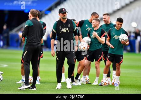 Paris, Frankreich. 27.. Mai 2022. Manager Jürgen Klopp von Liverpool bei einem Training vor dem UEFA Champions League-Finale zwischen Liverpool und Real Madrid im Stade de France in Paris. (Foto: Gonzales Photo/Alamy Live News Stockfoto