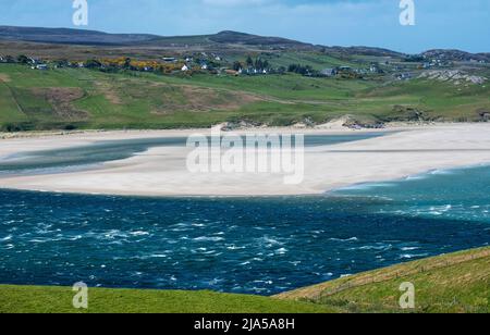 Ein Blick von der North Coast 500 von A838 über den Kyle of Tongue, Sutherland, Schottland. Stockfoto