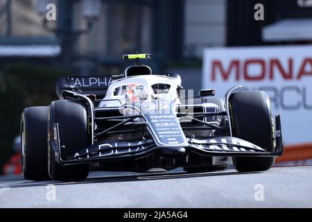 Monaco, Monaco. 27.. Mai 2022. Yuki Tsunoda von AlphaTauri auf der Strecke beim freien Training zwei vor dem Grand Prix von Monaco F1. Quelle: Marco Canoniero/Alamy Live News Stockfoto