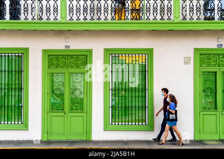 Ein farbenfrohes Kolonialgebäude im Barranco District von Lima, Peru. Stockfoto
