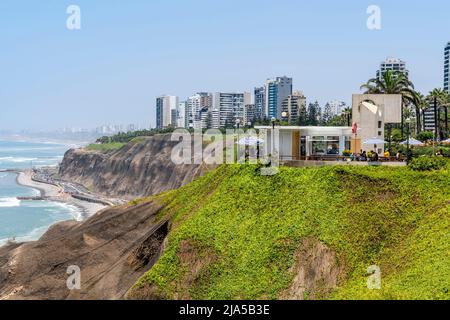 Der Exklusive Bezirk Miraflores Mit Blick Auf Den Pazifischen Ozean, Lima, Peru. Stockfoto