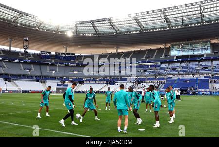 Paris, Frankreich, 27.. Mai 2022. Das Real Madrid Team während des Trainings im Stade de France, Paris. Bildnachweis sollte lauten: David Klein/Sportimage Kredit: Sportimage/Alamy Live News Stockfoto