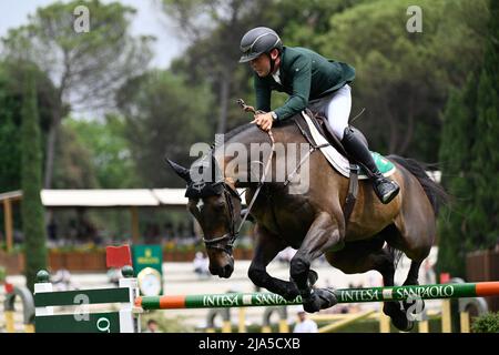 Bertram Allen (IRL) während des Premio n. 6 - Nations Cup des CSIO Rom 89. 2022 auf der Piazza di Siena in Rom am 27. Mai 2022 Stockfoto